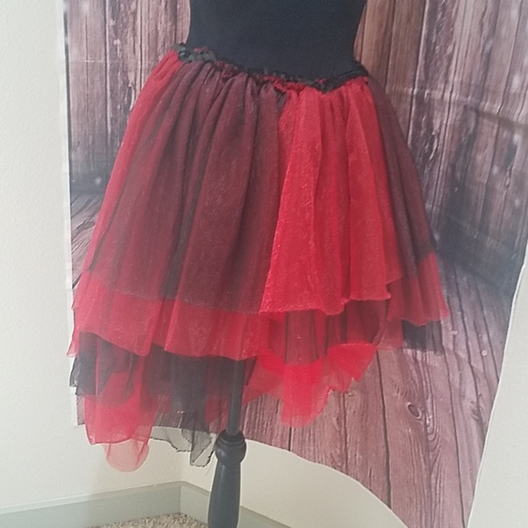 Dresses & Skirts - Fun high-low  skirt